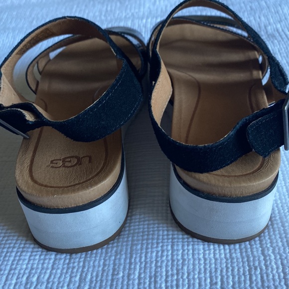 Ugg patent leather scrappy sandals size 8.5 - Picture 8 of 9